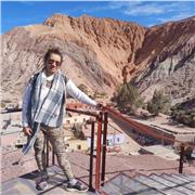 Profesora de Inglés dicta clases a nivel secundario